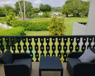 Peaceful intensely clean unit overlooking tropical gardens and golf course - Apartments