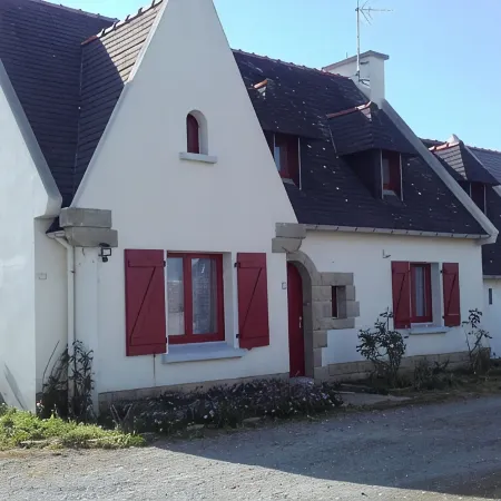 House 400m from the sea and beaches and the GR 34