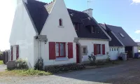 House 400m from the sea and beaches and the GR 34