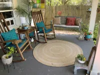 Heart of DT Southport with private, fenced yard! Perfect for pets!  Sleeps 4 - Homestays