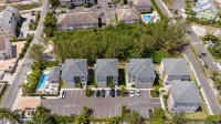 2BR Luxury Modern Condo: Baha Mar, Beach & Pool - Gated Community Hotels in 