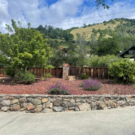 Beautiful 5 Bedroom, 3 bath waterfront home on Clearlake w/private hot tub