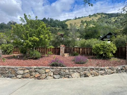 Beautiful 5 Bedroom, 3 bath waterfront home on Clearlake w/private hot tub