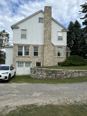 Four bedroom charming historical Harbor Haus in central Egg Harbor