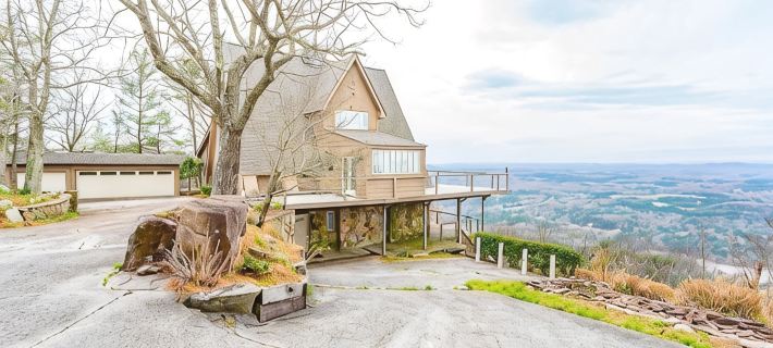 Luxury retreat with panoramic views at Mount Sinai Manor! Hotels in Whitfield County