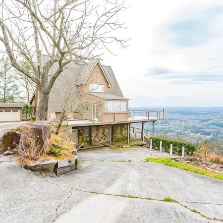 Luxury retreat with panoramic views at Mount Sinai Manor!