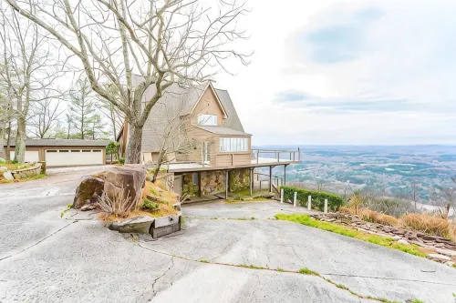 Luxury retreat with panoramic views at Mount Sinai Manor! - Homestays