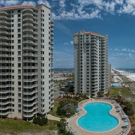 PENTHOUSE - TOP FLOOR - BEACHFRONT & CHAIRS - POOL - BALCONY - GYM-NEW ELEVATORS