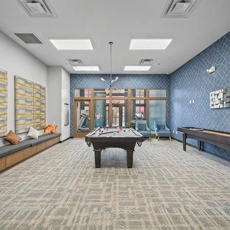 Huge King Bed Loft Downtown - Balcony - Grocery - Brewery - Court Ave Nightlife