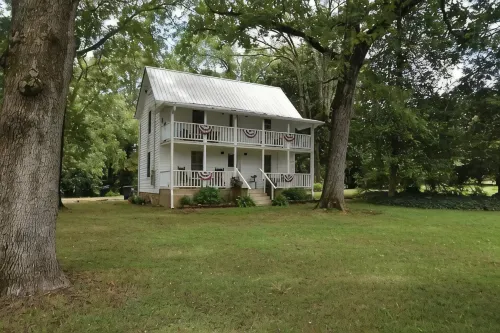 Small 1897 Farm House, super cozy on two acres - Homestays