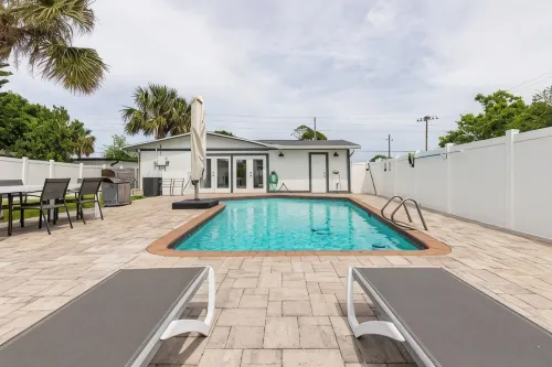5Min from BEACH 3 Bedrooms+2 Baths Home with POOL - Wi-Fi
