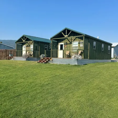 Dora’s Cabin at Grans – Flathead Lakefront, Firepit, Dock, Kayaks, Pet Friendly.