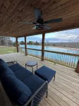Bear Bottom Cabin! HUGE POND AND HOT TUB, KAYAKE, PADDLE BOAT, AND PADDLE BOARD!