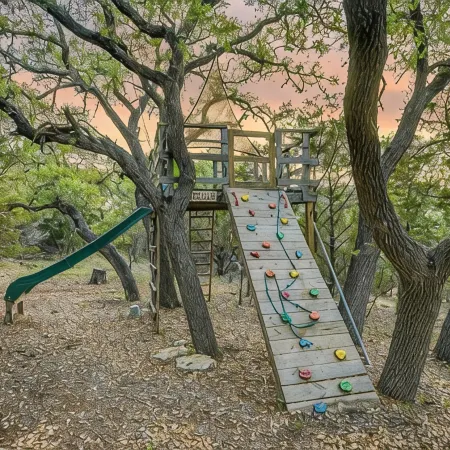 Charming Hill Country Cabin on 6 private acres