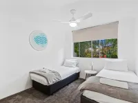 Miami Beachside Holiday Apartments - Parking