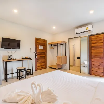 Phuket Marine Poshtel Hôtels à proximité de : Jetée de Chalong