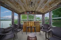 WATERFRONT Home-Amazing sunsets, extra amenities, kayaks, canoe, paddle board~ - 4-Star
