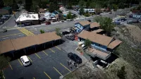 Yosemite Gateway Motel - parking