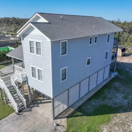 Beachside Breeze! 5 BR 3 BA beach paradise!