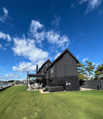 Black Swan: Beachfront Home w/ Year-Round Jacuzzi