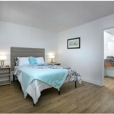 Weekly Inn Hotels near Seafarers Marina