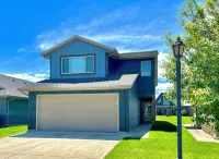 Okoboji Bliss: Luxury Lake Retreat, 3-BR, 2.5 baths, Pools, Family Fun! - 4-Star
