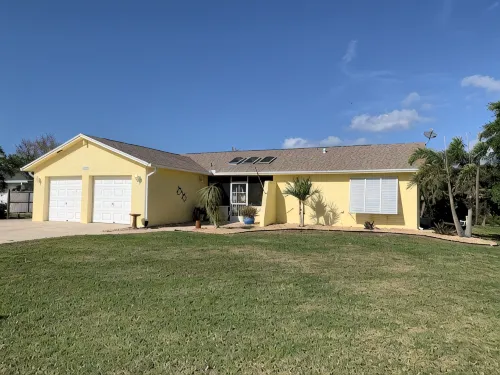 Waterfront single home rental with private lanai, heated pool, and hot tub! -  Habitaciones en casas particulares