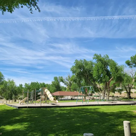 Western Charm Getaway, Spacious 2Br Near I-70 in Salina. Single Level No Stairs