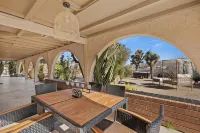 HotTub, Stargazing Rooftop Deck, Murals, Hammocks