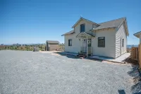 CloudDrift Villa - Romantic MountainTop Getaway with Spa, Sauna and Amazing View Hotel di 