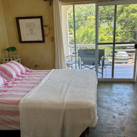 Best Location, Caribbean views, Off street parking, walk everywhere.
