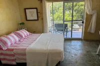 Best Location, Caribbean views, Off street parking, walk everywhere. - 2-Star