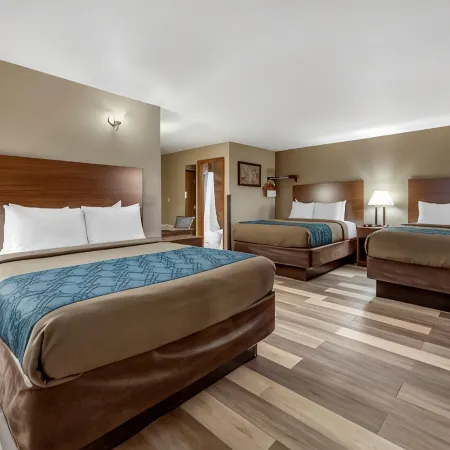 Econo Lodge Hays I-70