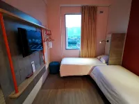 ibis budget Medellín Itagüí Metro - parking