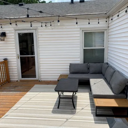 "The Lynn" MODERN URBAN STAY w/ Backyard
