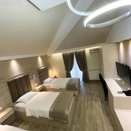Hotel Holiday
