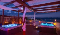 Oasis Beach Hotel - Romantic
