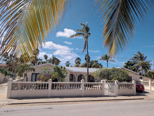 Huge Villa!Walk to Beach, Casinos, and Restaurants.Private Pool & Swim-up Bar. - Private Pools