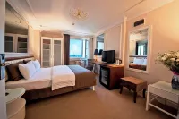 North Point Hotel