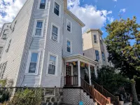 Boston Homestel Hotels near جزيرة القلعة