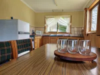 Lake Yalleena Nature Retreat - Homestays