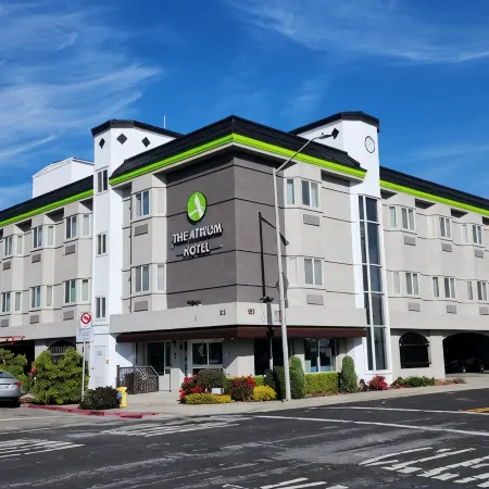 The Atrium Hotel - SFO Airport Free! - Shuttle Bus - Parking - Wifi