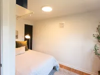 Charming 3-bedroom cottage with WiFi and AC in delightful downtown Guthrie Hotels in Guthrie
