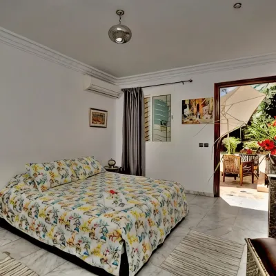 Lhostel à Casablanca Hotels near Oasis Train Station