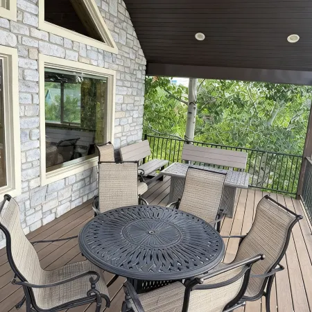 Cozy cabin with AC, Wi-Fi and view of Bear Lake in charming Fish Haven, Idaho