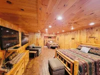 Raystown Mountain Escape - Views & Relaxing Spaces - 4-Star