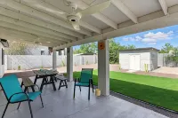 Welcoming 3-Bedroom House with Private Fenced Yard.  Clean. Central - Bungalows