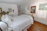 Sunnybrook House - 5 bedroom antique home in landscaped wooded grounds. - Wifi