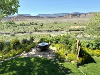 Cozy Riverfront Apt, at Zion NP, River Access and Views, Views, Views! - Homestays