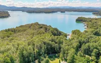 Lake, Fun, BBQ & Family. Charming & Cozy Home!